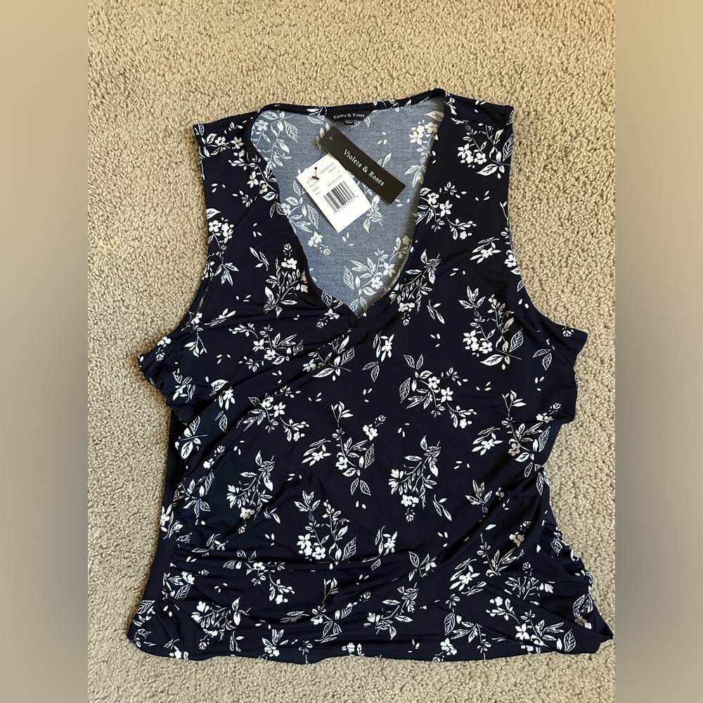 NWT Violets & Roses Blue Floral Sleeveless Top • Size L • Spring/Summer Staple